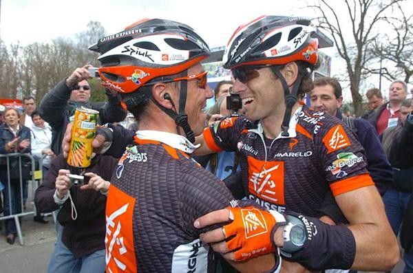 Joaquin Rodriguez congratulates teammate and winner Alejandro Valverde (Caisse d'Epargne)