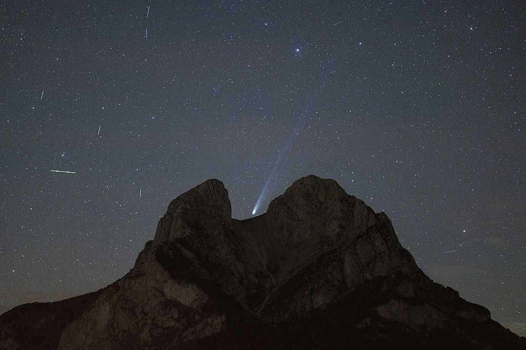 PEDRAFORCA, SPAIN - OCTOBER 24: The comet C/2019 U6 (Lemmon), discovered on October 31, 2019, from the Mount Lemmon Observatory in Arizona, streaks across the night sky behind Pedraforca mountain in the Bergueda region in Spain on October 24, 2025. The comet, composed mainly of ice and dust, was named after the observatory where it was first detected, part of the Catalina Sky Survey program dedicated to tracking near-Earth objects. Pedraforca, located within the Cadi-Moixero Natural Park, is one of Spain's most iconic mountains, recognized for its distinctive double peak and symbolic importance to Catalan mountaineering. (Photo by Lorena Sopena/Anadolu via Getty Images)