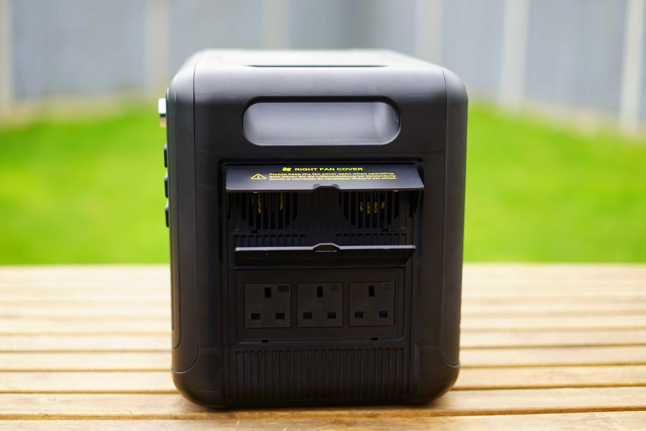 Fossibot F2400 during our review process