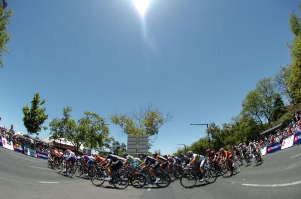 The peloton on stage 6
