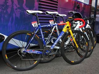 Evans could have gone with an Aussie theme for his custom Canyon but instead he opted for the colours of Tibet to draw attention to the struggles of its people.