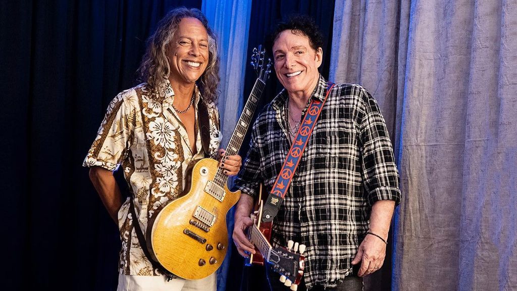 Watch Kirk Hammett join Journey for a fullthrottle Enter Sandman and Wheel in the Sky jam