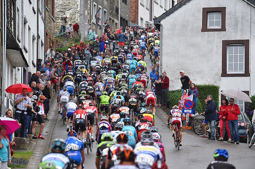 The peloton climbing at the Eneco Tour