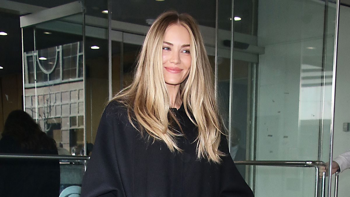 Every L.A. Girl Who Visits NYC Packs This Exact 3-Piece Outfit