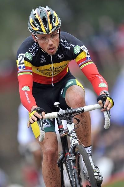 The unmistakable figure of Sven Nys in full flight.