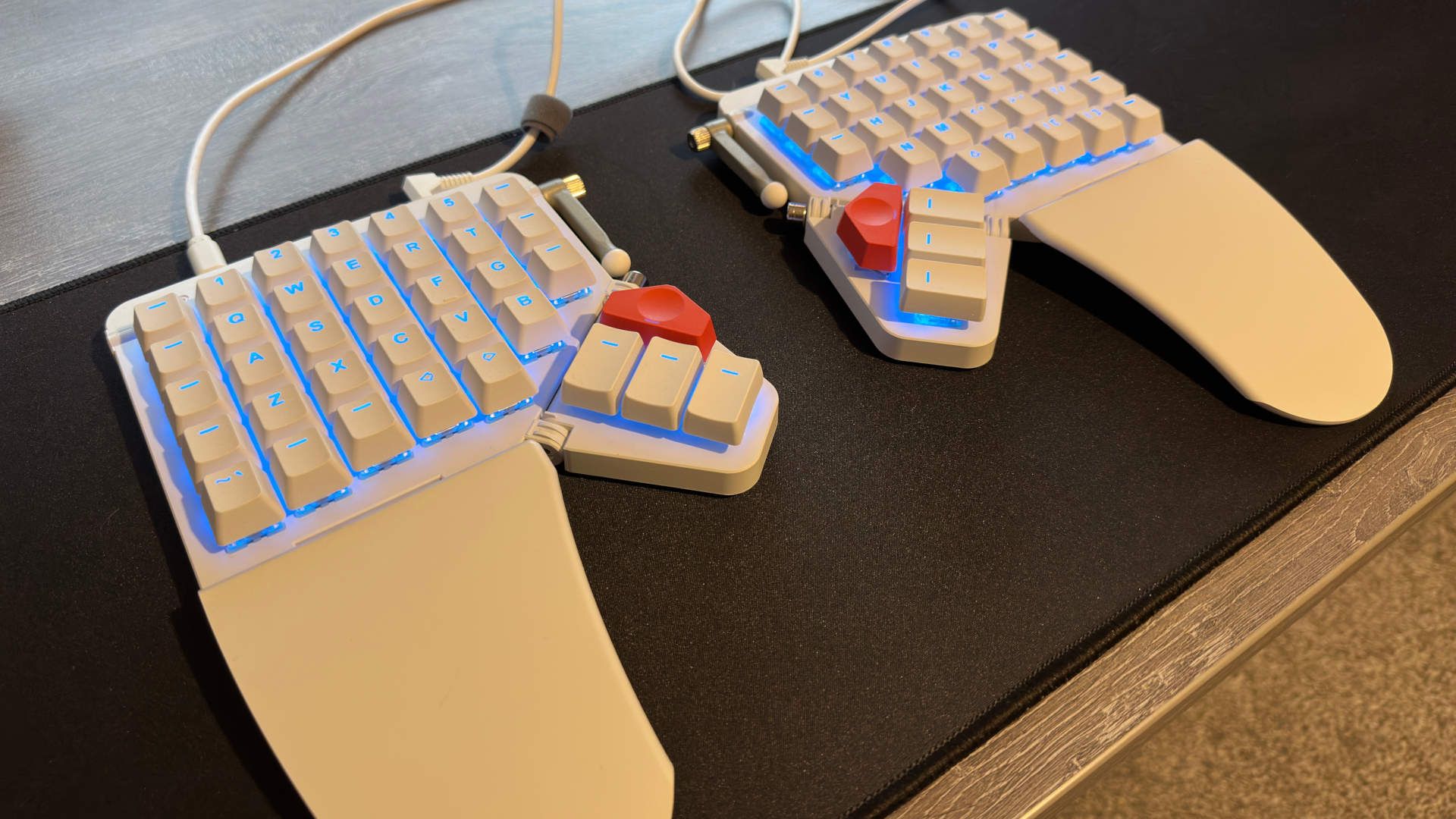 分割キーボード ZSA Moonlander Mark I ZSAムーンランダー：次世代のエルゴノミクス | zsa.io