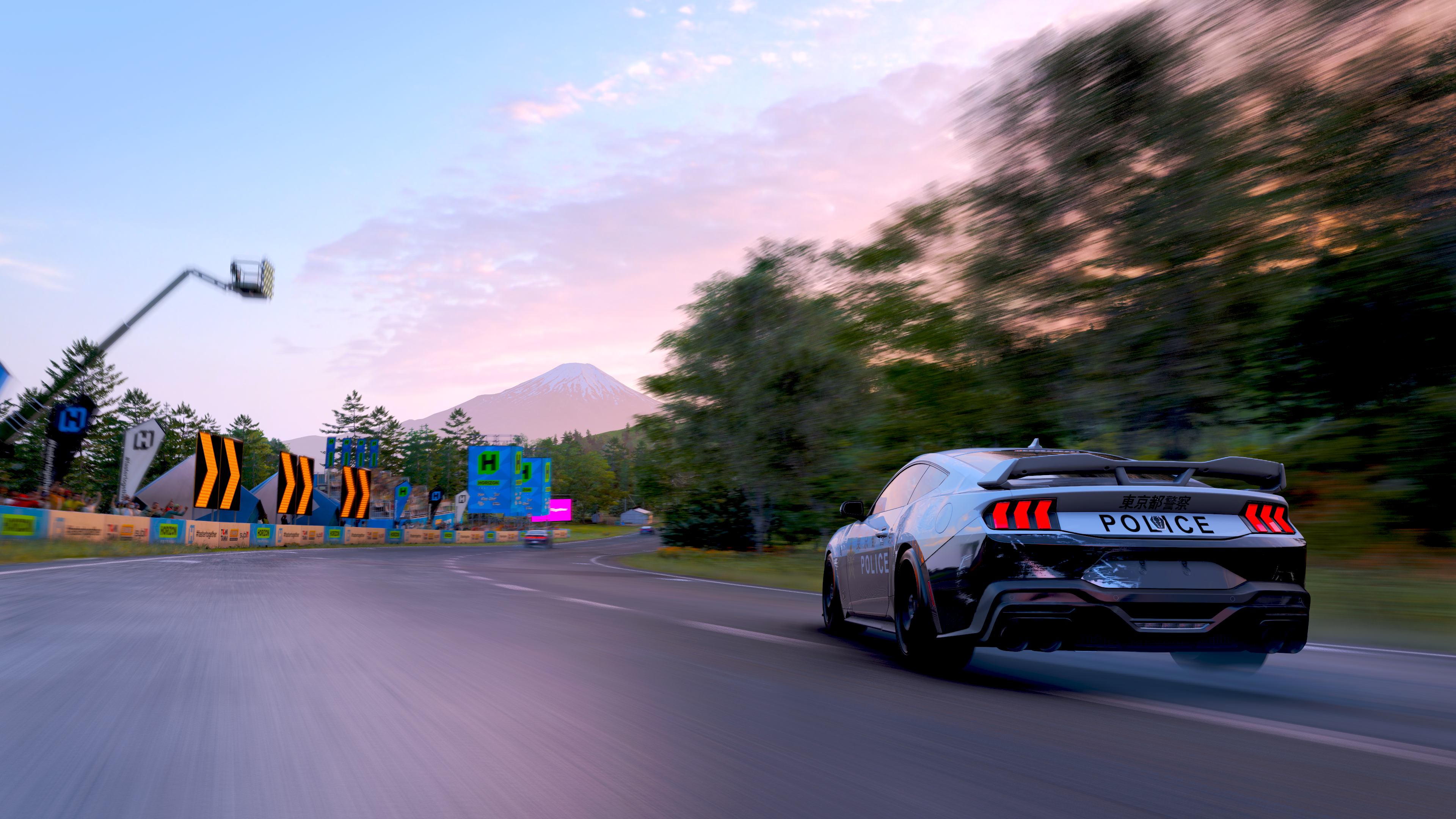 Forza Horizon 6 screens, cars driving in Japan