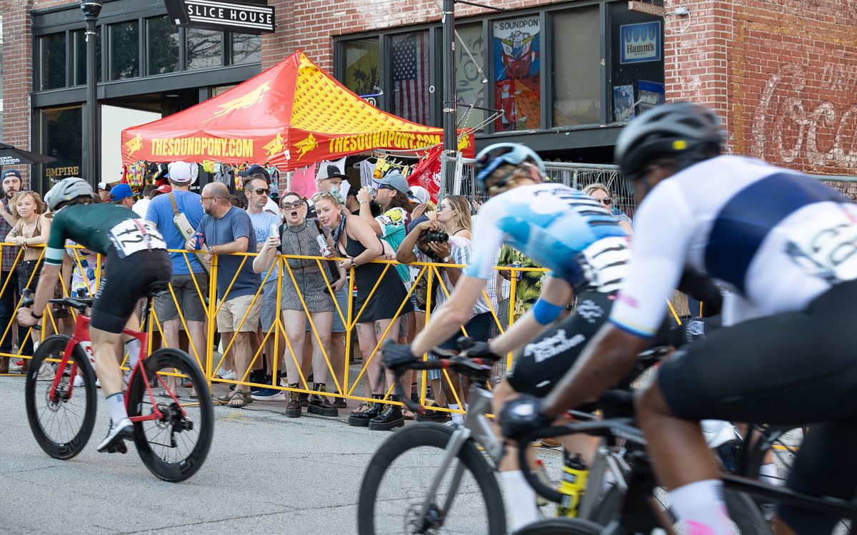 The party was going strong outside the Sound Pony bar despite the oppressive heat that lingered into the men's race.