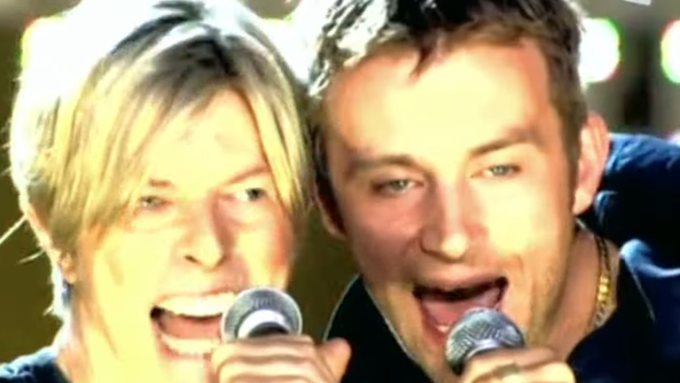 David Bowie and Damon Albarn sing together