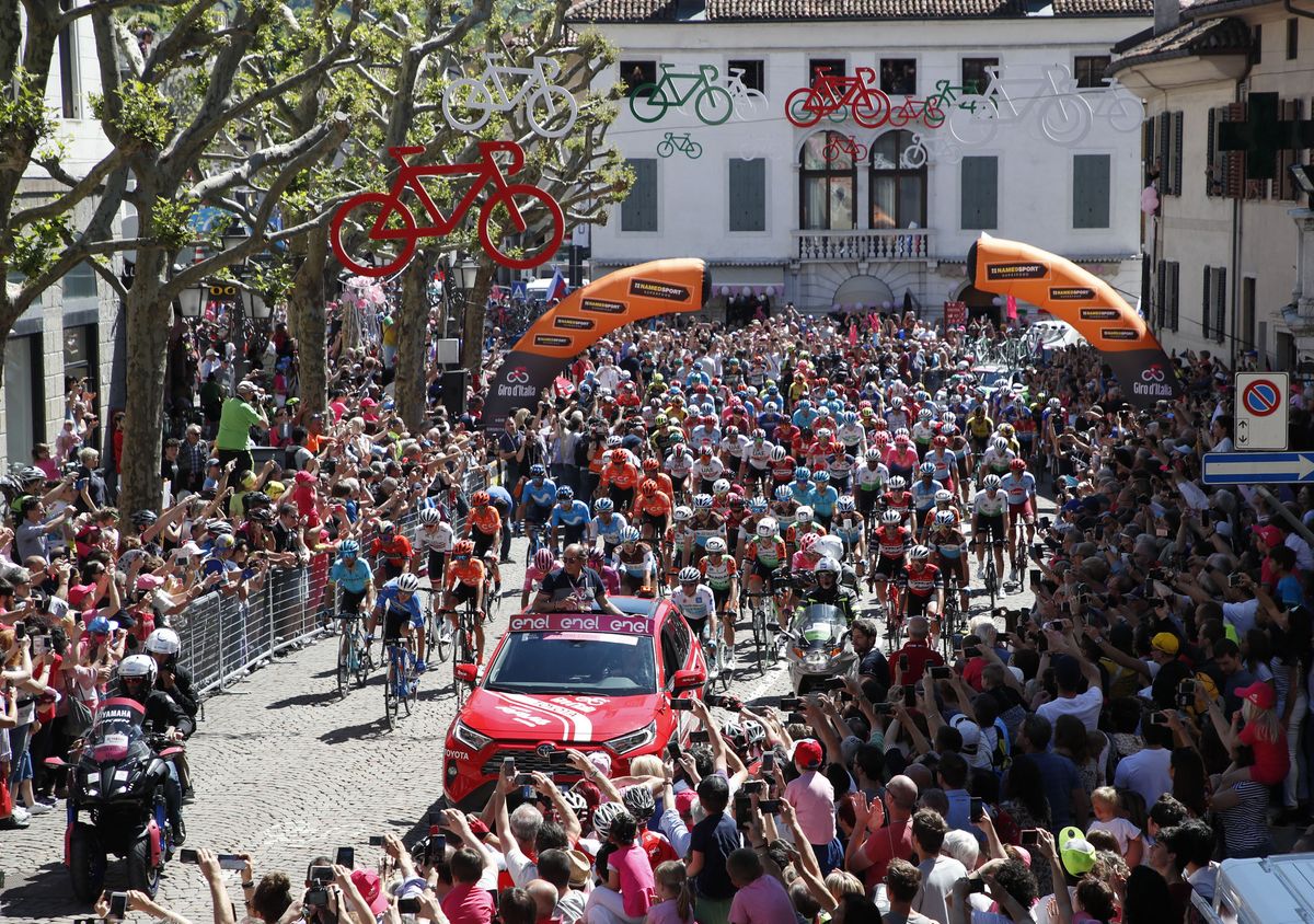 The peloton start stage 20