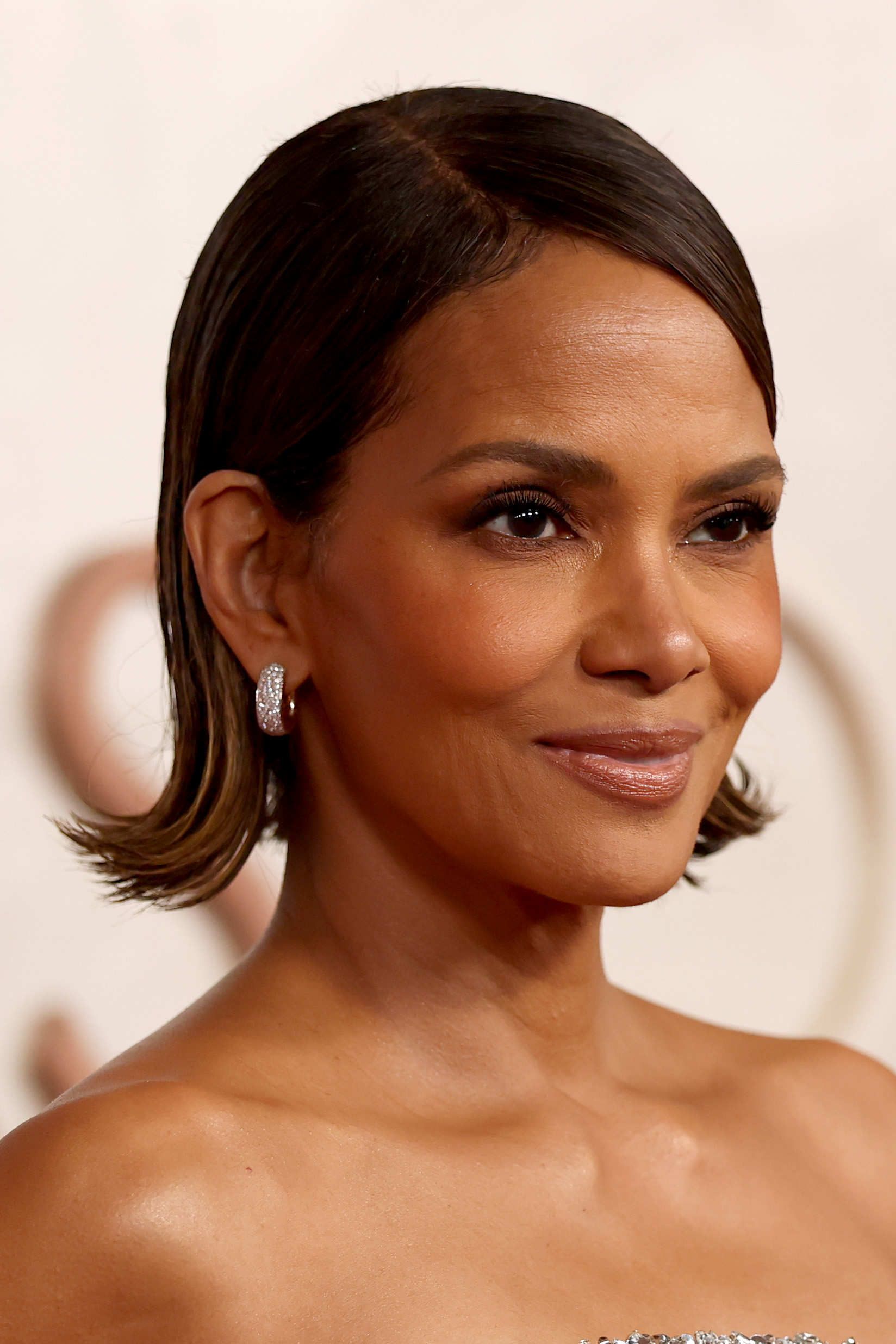 halle berry with a flippy bob