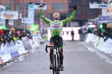 BERINGEN, BELGIUM - JANUARY 10: Marion Norbert Riberolle of Belgium celebrates at finish line as gold medalist during the 109th Belgian National Cyclo-cross Championships 2026 - Women's Elite on January 10, 2026 in Beringen, Belgium. (Photo by Luc Claessen/Getty Images)