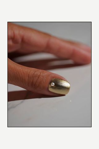 Iram Sheltons gold metallic nail trends 2024