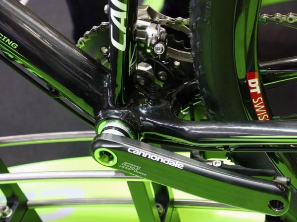 The BB30-equipped bottom bracket area is also fitted with a direct-mount front derailleur.