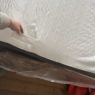 handles on the underside of the REM-Fit Hybrid 1000 mattress