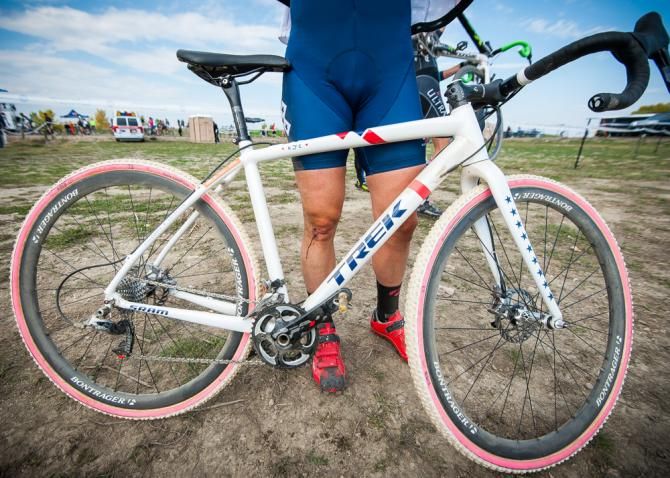 Katie Compton (Trek) with her winning bike and wounded knee.
