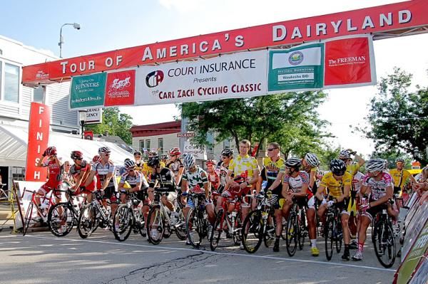 The pro men wait to start in Waukesha.