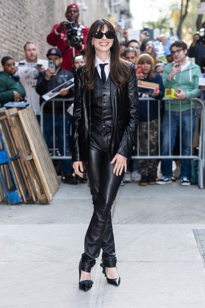 Anne Hathaway Wore Leather Pants With This Pretty Shoe Trend | Who What ...