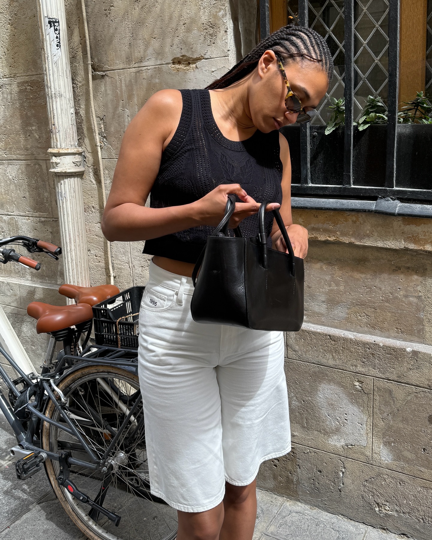 2025 French summer fashion trends: @Lenafarl wears long and shorts