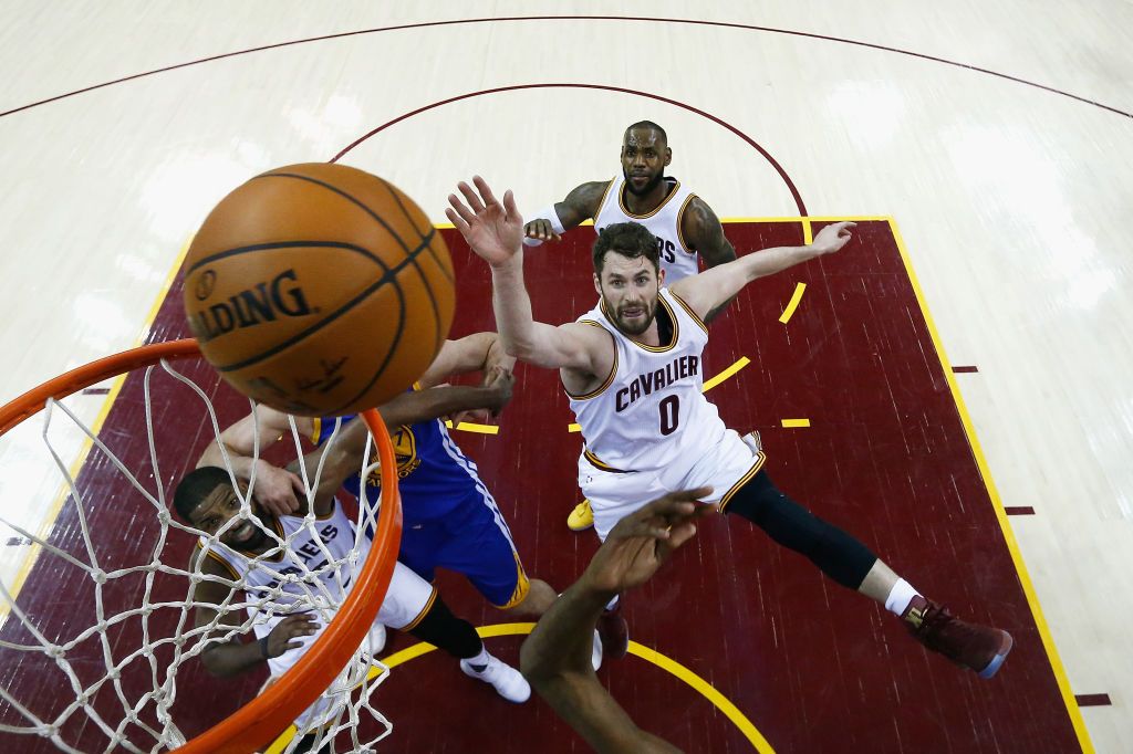 Cavaliers and Golden State Warriors on court. 