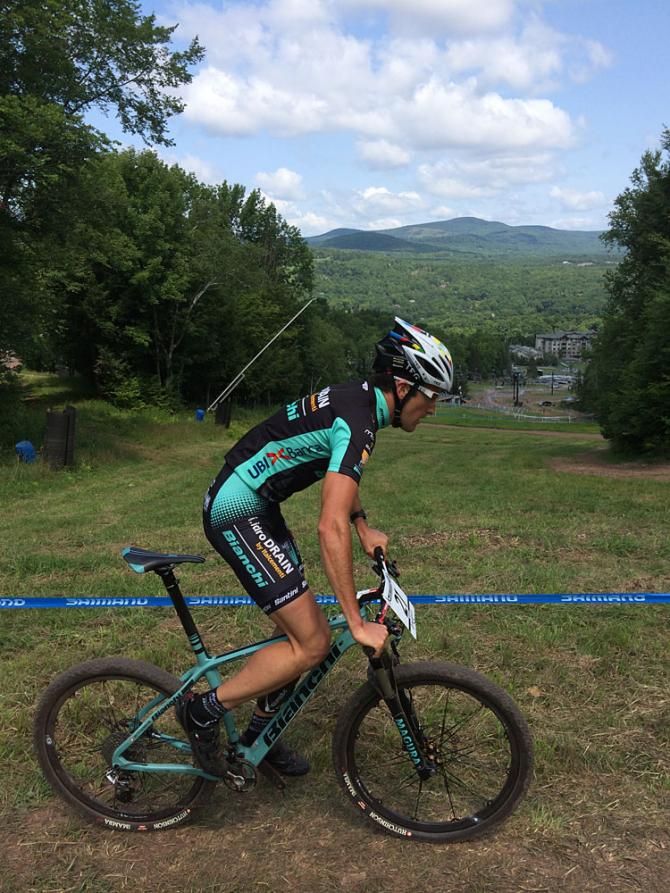 An i.idro Drain Bianchi rider in training