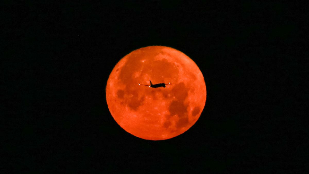 July s Full Buck Moon The 1st Of 4 Supermoons This Summer Rises