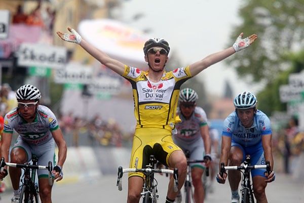 Ricc&ograve; beat Di Luca on the tough finish.