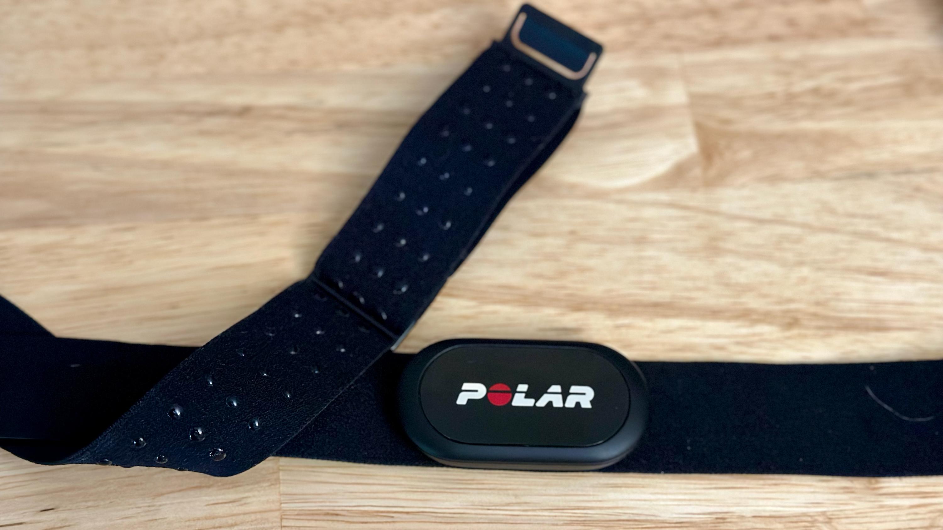 The Polar H10 is a cable with a desk-mounted electrode.