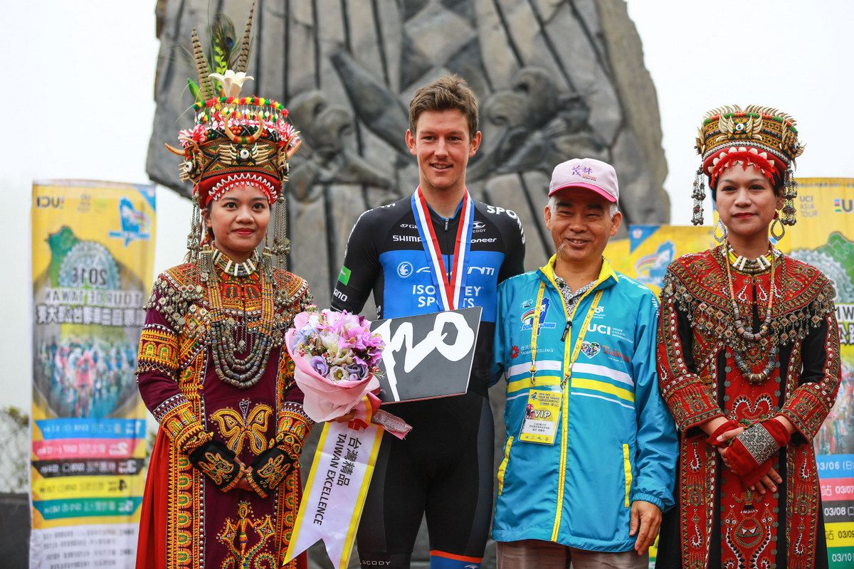 Robbie Hucker's (Avanti) stage win secured overall victory