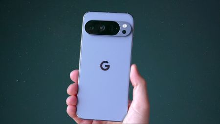Pixel 10 Pro XL held in hand for Astrophotography