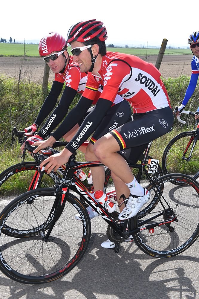 Jurgen Roelandts and Tiesj Benoot talk in the peloton