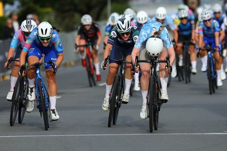 Keely Bennett (Meridian Blue Cycling p/b 99 Bikes) wins Tour of Tasmania 2025 stage 1 criterium (Con Chronis/PSL)