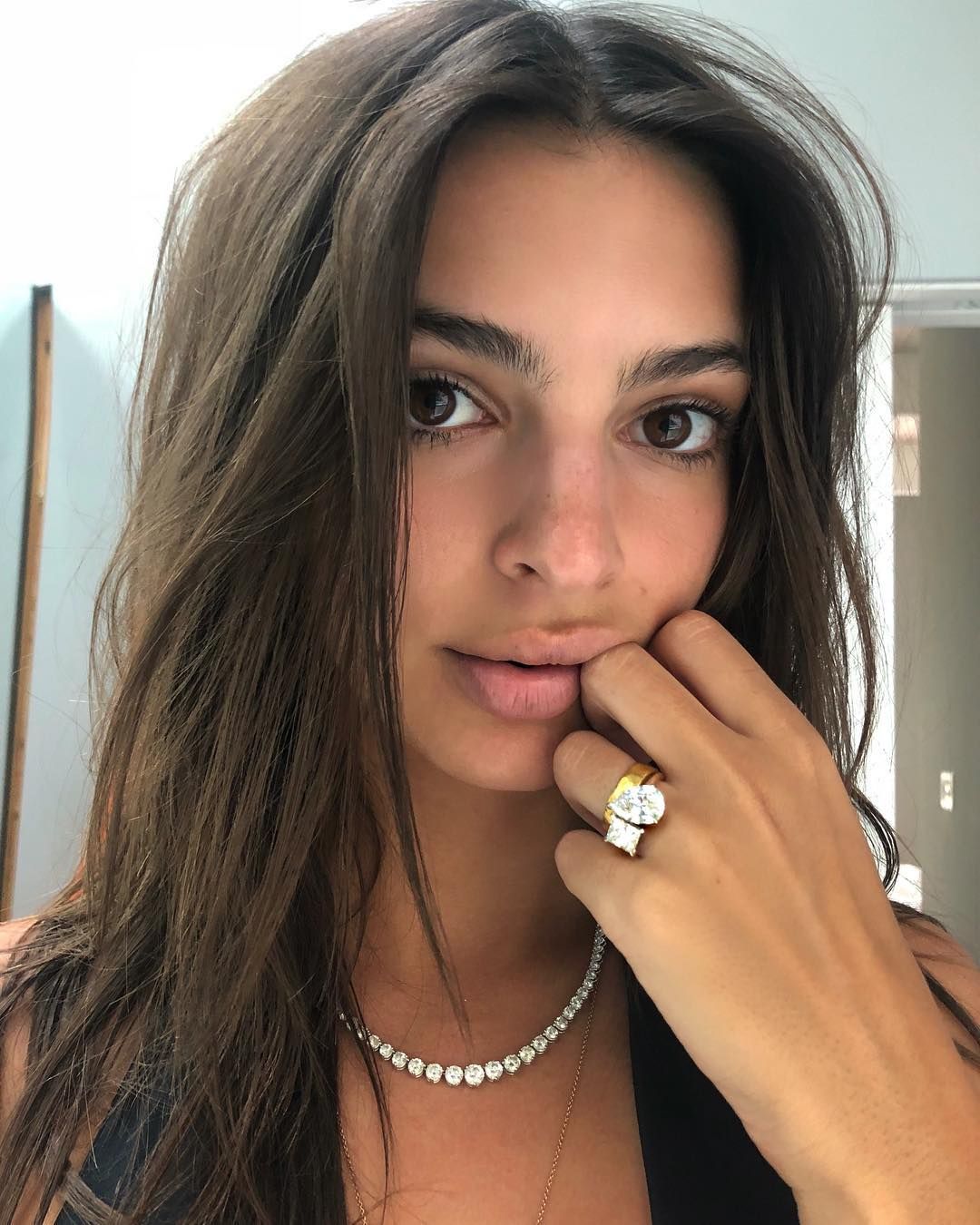 emily ratajkowski engagement ring