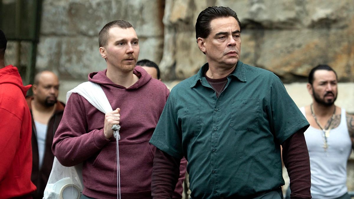 Paul Dano and Benicio Del Toro in Escape At Dannemora