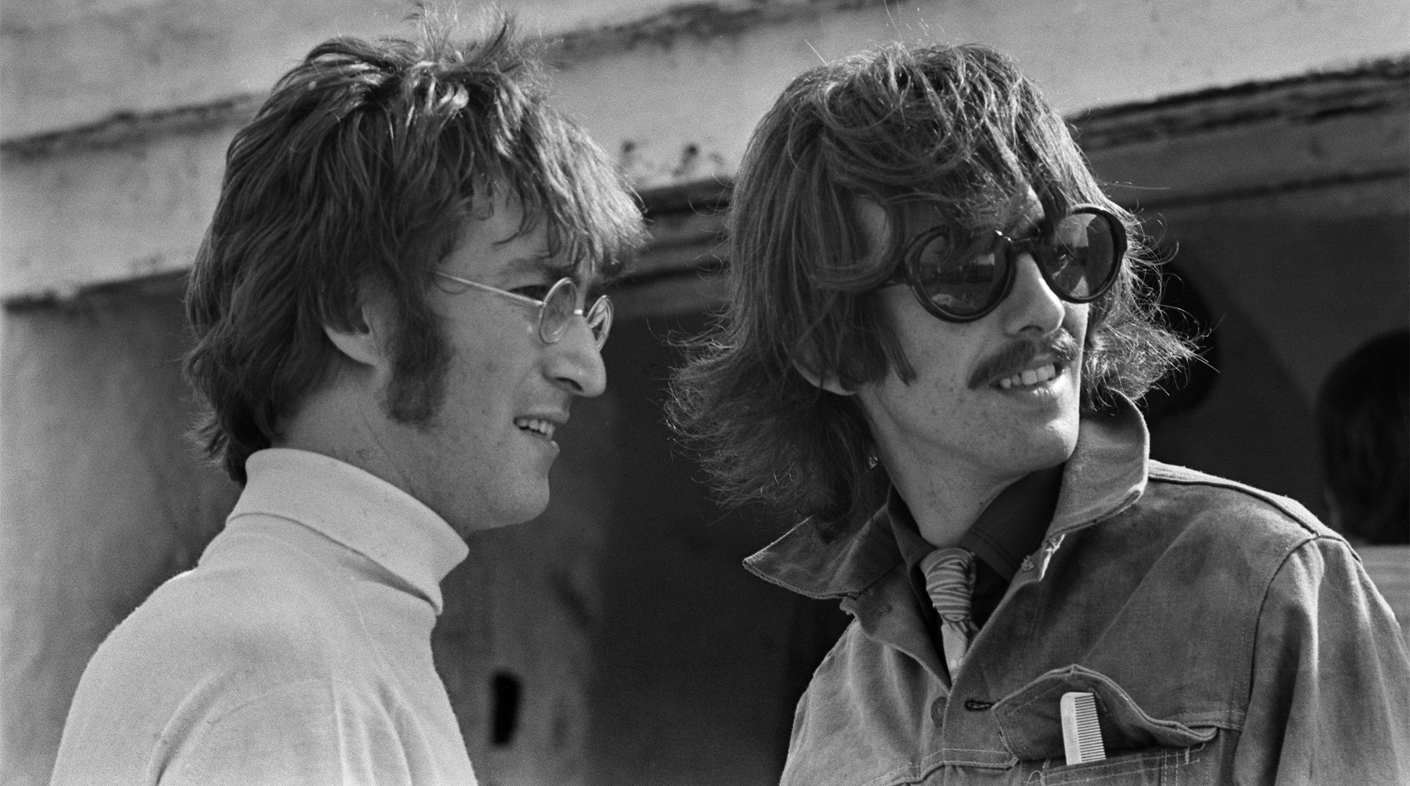 Beatles John Lennon (1940 - 1980) and George Harrison (1943 - 2001) in Newquay while filming 'The Magical Mystery Tour', September 1967.