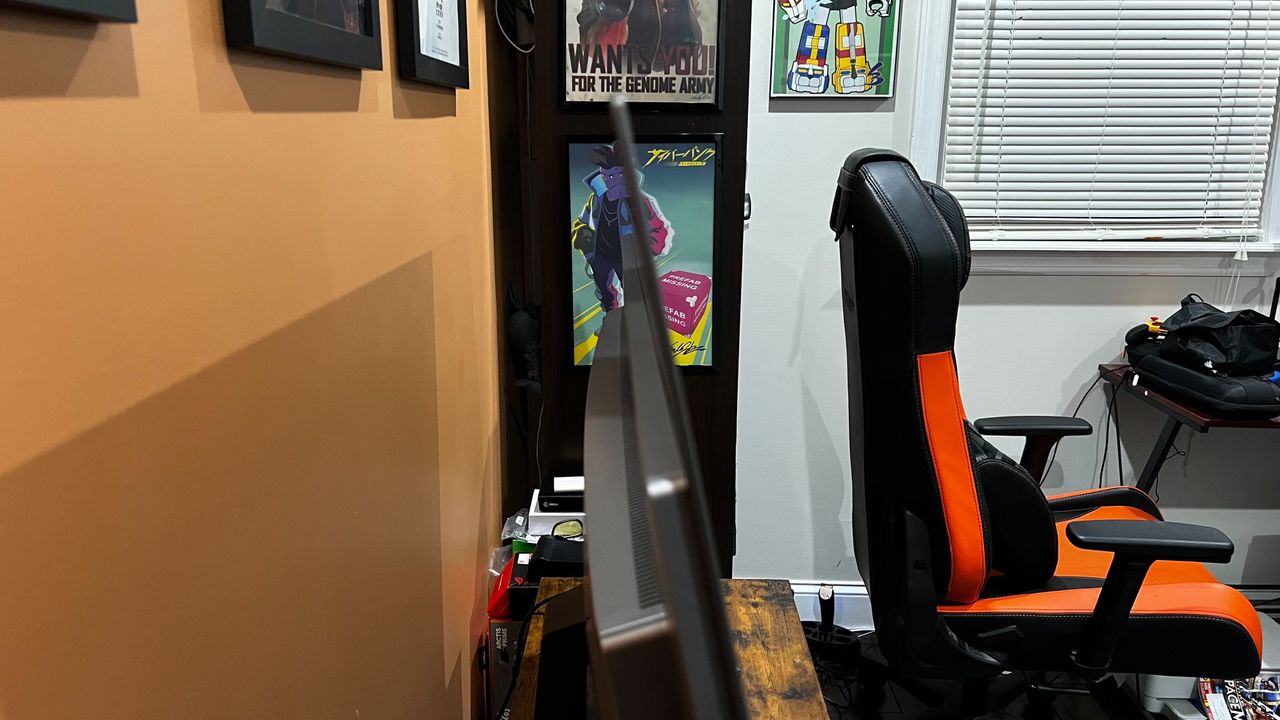 Side BenQ EX480UZ monitor.