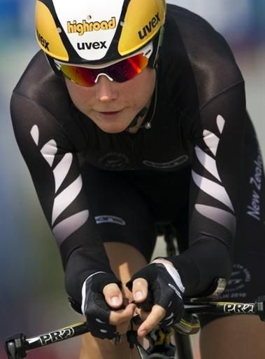 Linda Villumsen (New Zealand) earned the silver medal in the Commonwealth Games time trial.