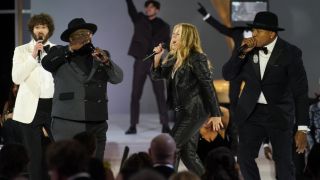 ll cool j, lil dicky, rita wilson and cedric the entertainer singing 'just a friend' at the 2021 emmys