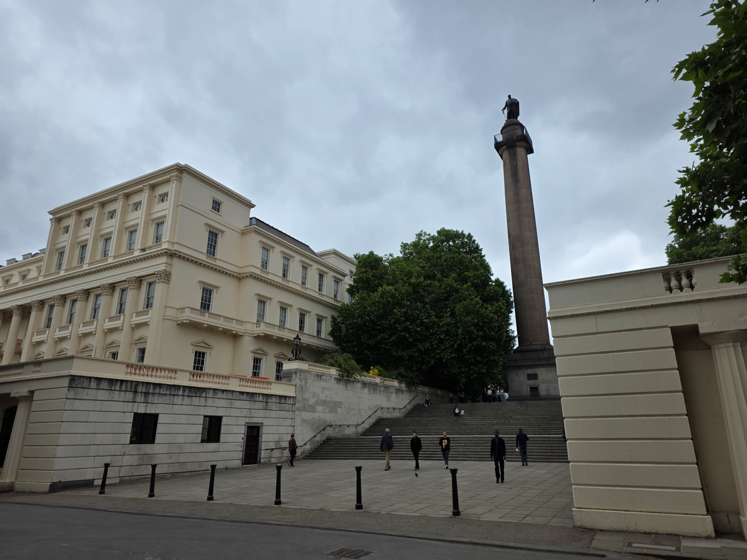 Daylight camera sample captured on the Galaxy S25 Edge of a monument in London