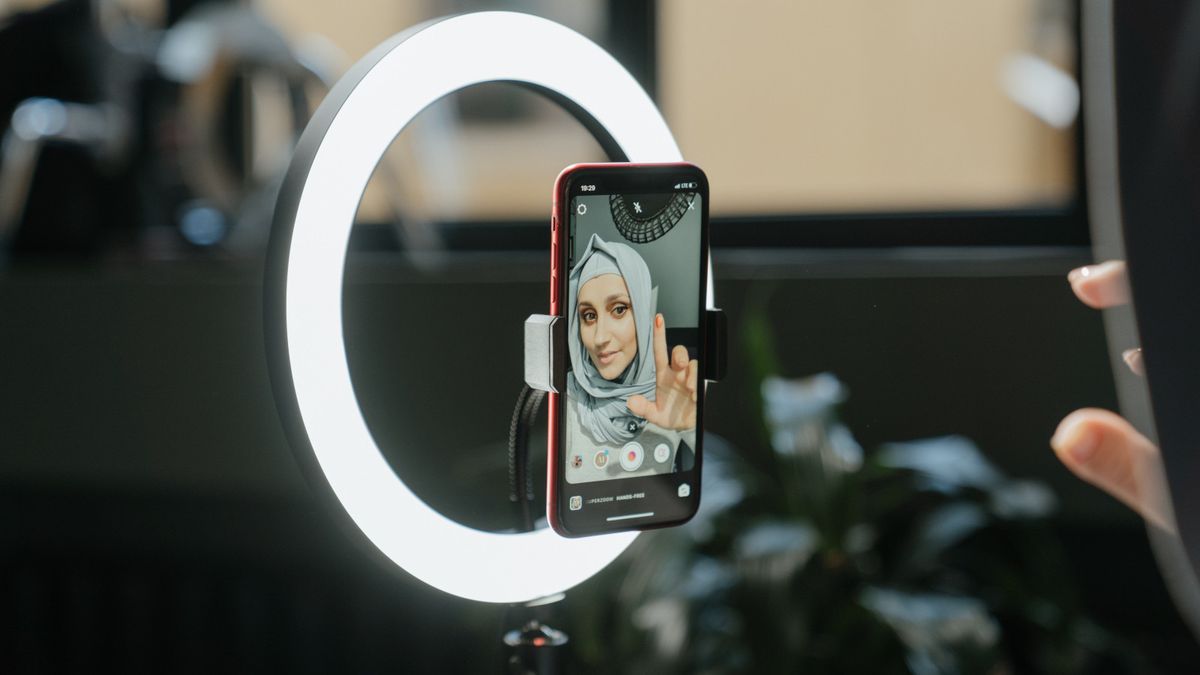 Insten 10'' Selfie Ring Light 67'' Extendable Tripod Stand Phone Holder, 10  Brightness Level for Makeup Live Stream YouTube Video Tiktok LED Circle  Light Compatible with iPhone Android Phones, Black - Walmart.com