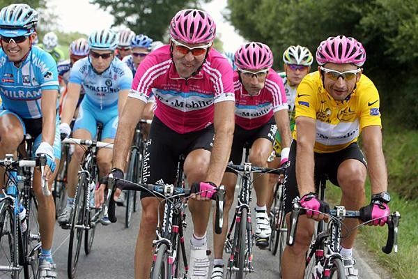 Mazzoleni and Gonchar chat in the feed zone