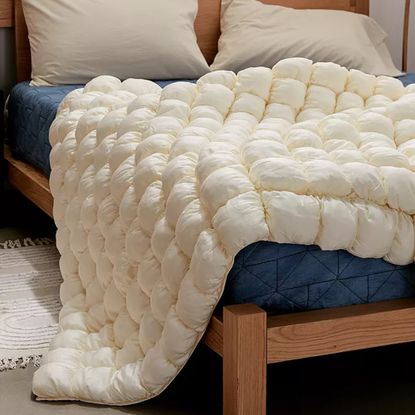Cream Marshmallow Puff Quilt