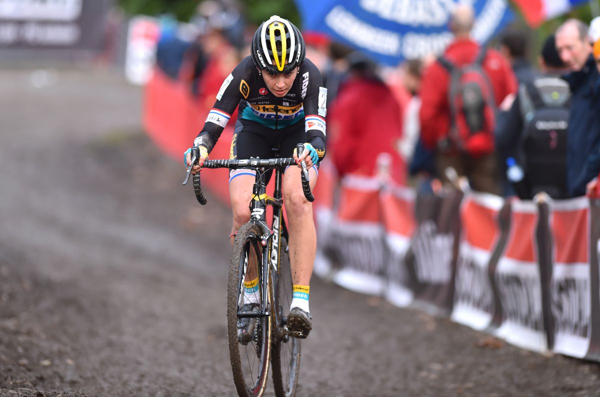 Nikki Harris (Young Telenet-Fidea) enroute to her first World Cup victory