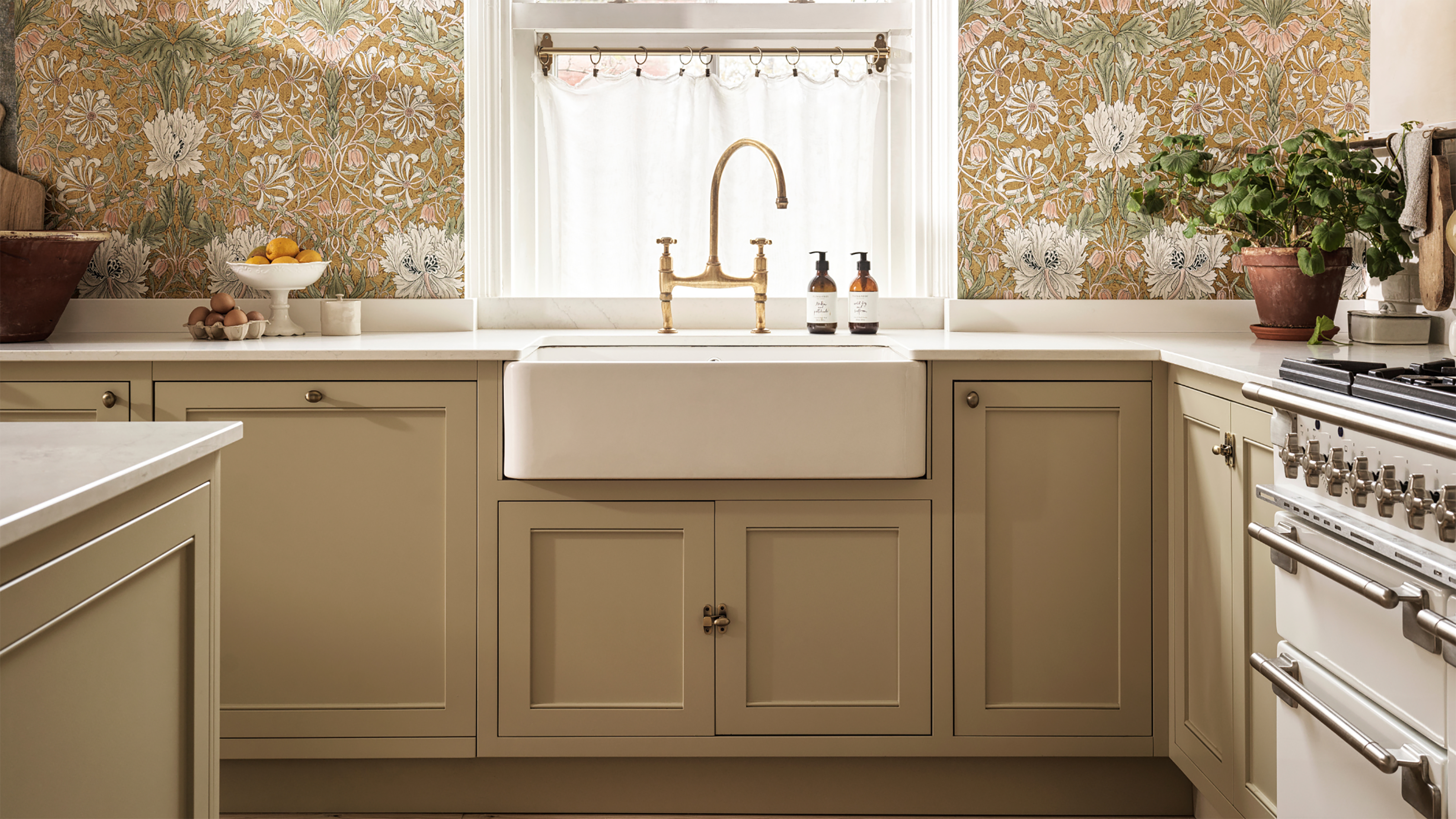 Kitchen with William Morris wallpaper