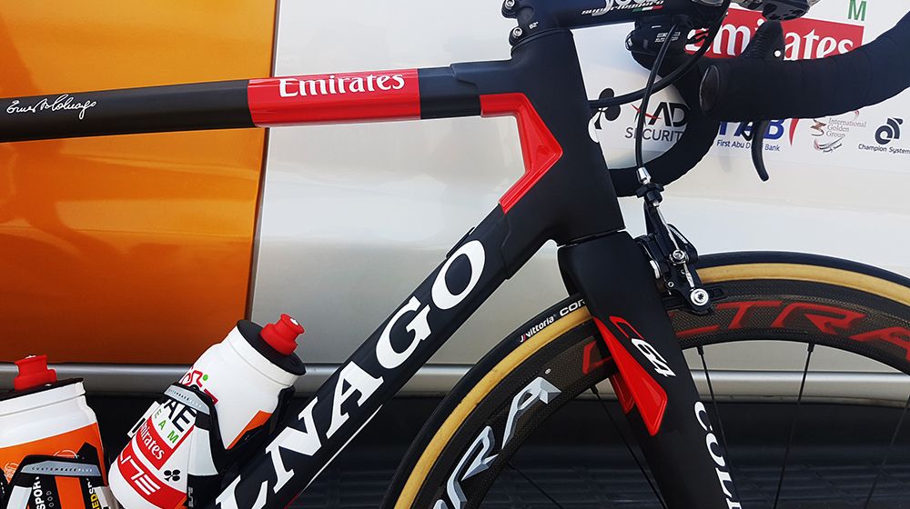 The lugged carbon design is retained from the earlier models of the bike