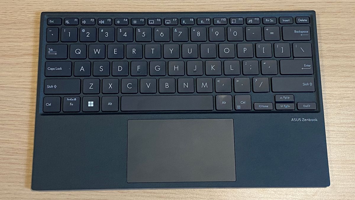 Asus Zenbook 17 Fold OLED