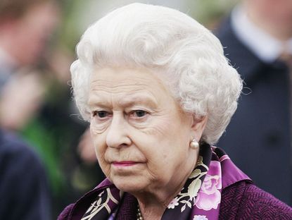Queen Elizabeth II attends the press and VIP day of Chelsea Flower Show on May 22, 2006 in London, England