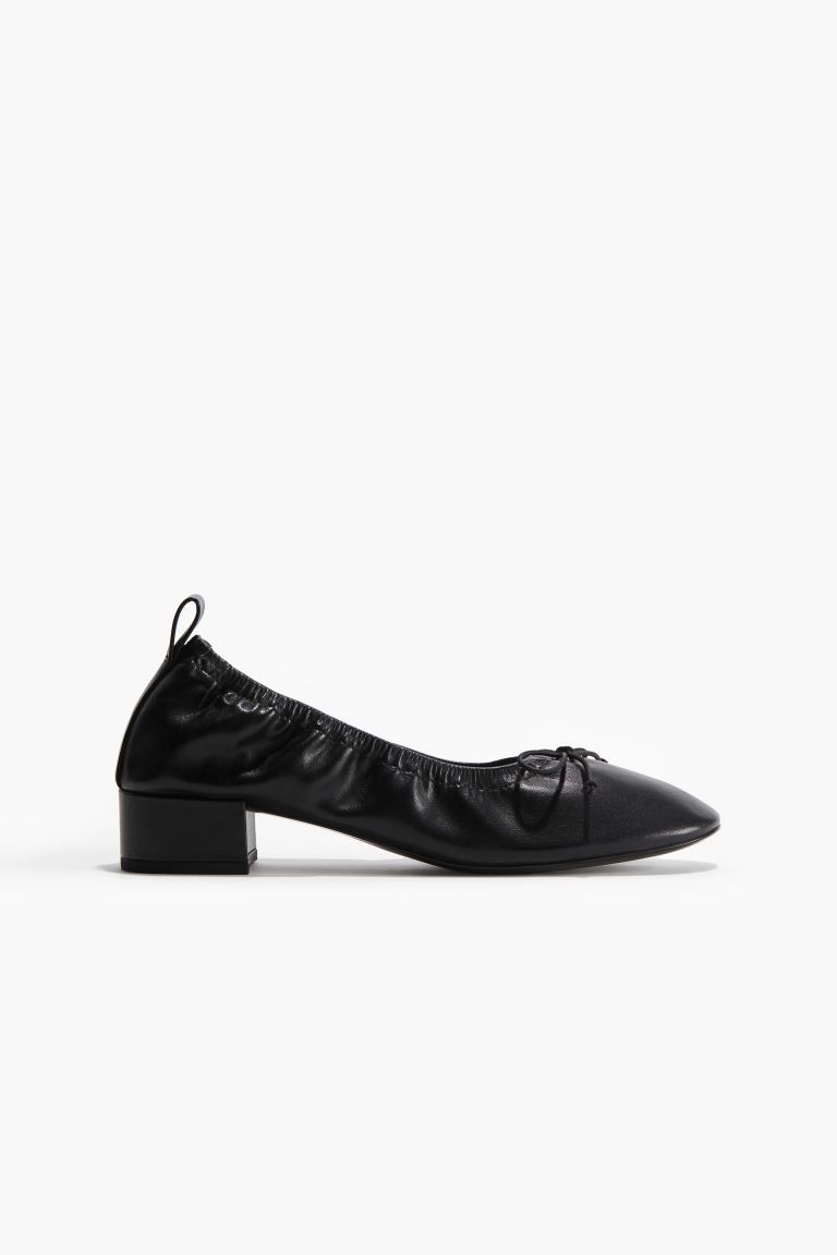 Bow-Front Court Shoes