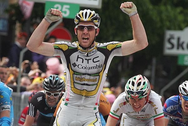 Matthew Goss ( HTC - Columbia) sprints to victory in stage nine, the third Australian to win at this year's Giro.