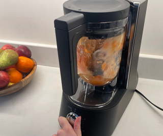 Tiger 45 Degree Diagonal Blade blender making the orange juice in my kitchen